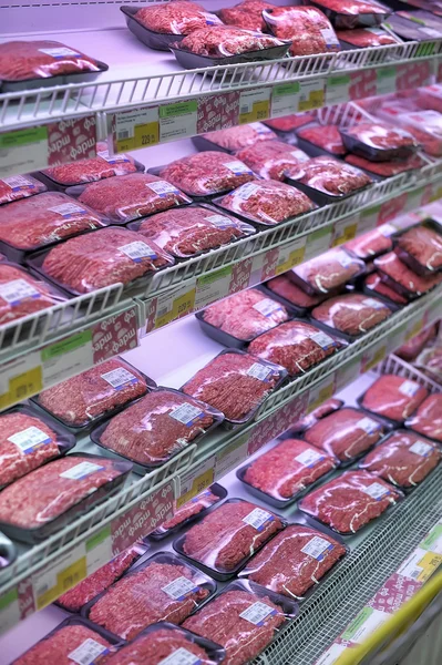 Estante con carne —  Fotos de Stock