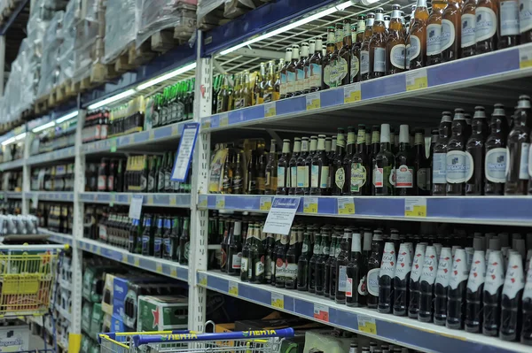 Shelfs with beer — Stock Photo, Image