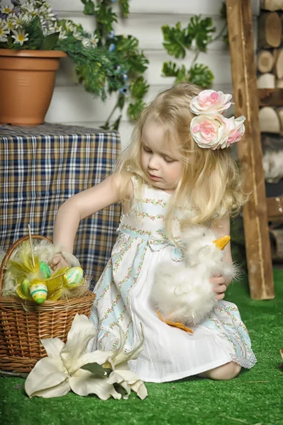 Girl with basket — Stock Photo, Image