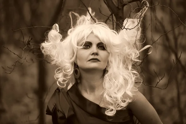 Beautiful young woman in the image of the witch in the woods on Halloween. — Stock Photo, Image