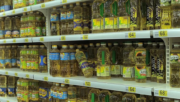 Óleo vegetal em um supermercado — Fotografia de Stock