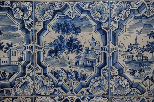 Çinili soba üzerinde mavi beyaz resimler — Stok fotoğraf