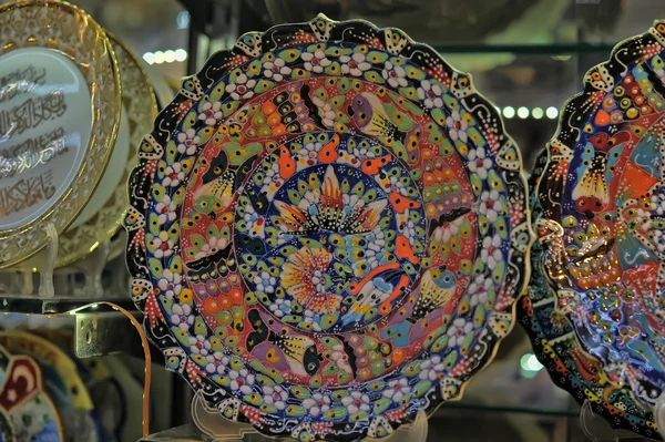 Decorative turkish plate in the gift shop, Kemer — Stock Photo, Image