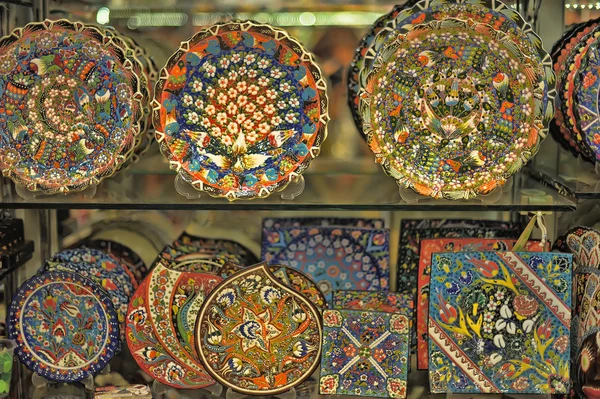 Decorative turkish plate in the gift shop, Kemer — Stock Photo, Image