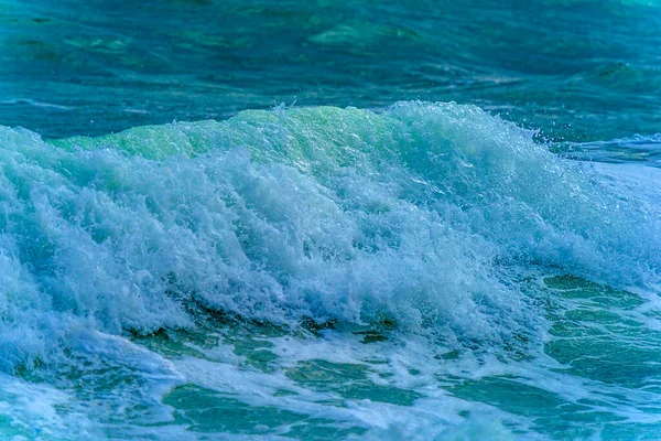 Karadeniz Deki Bir Fırtına Sırasında Kıyı Boyunca Dalgalar — Stok fotoğraf