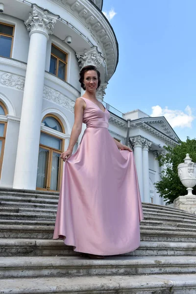 Beautiful Elegant Brunette Woman Pink Dress — Stock Photo, Image