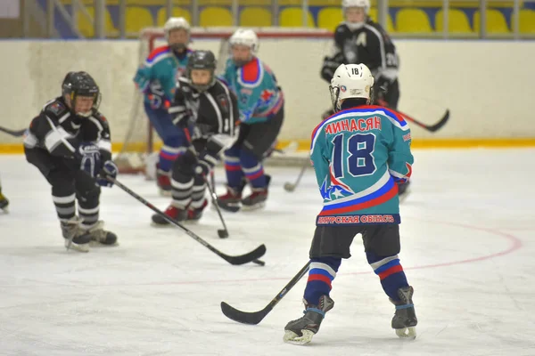 Rusya Petersburg 2019 Çocuklar Açık Hokey Turnuvasında Hokey Oynuyorlar — Stok fotoğraf