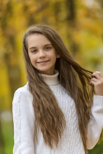 Young Girl Brunette Child White Sweater Autumn Park — Stock Photo, Image