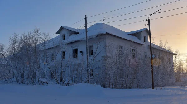 Rusko Vorkuta 2021 Severná Vesnice Opuštěné Domy Zimě Sněhu — Stock fotografie