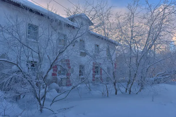 Rosja Vorkuta 2021 Severny Village Opuszczone Domy Zimą Śniegu — Zdjęcie stockowe