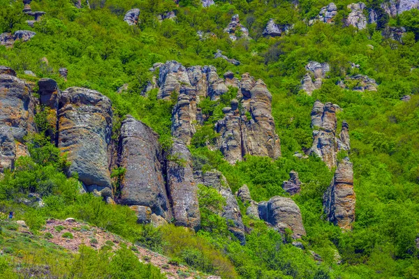 산맥에 계곡에 기둥들 — 스톡 사진