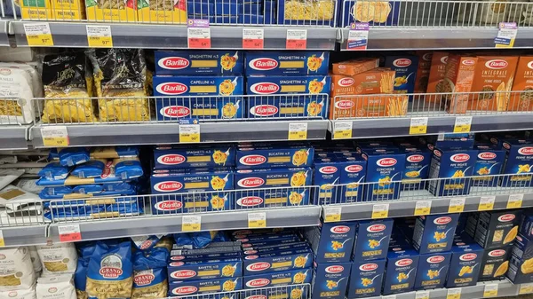 Rusia San Petersburgo 2021 Pasta Estantes Supermercados Venta —  Fotos de Stock