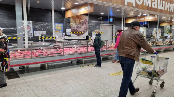 Rusya Petersburg Bin Bin 2021 Coronavirüs Salgını Sırasında Süpermarkette Alışveriş — Stok fotoğraf