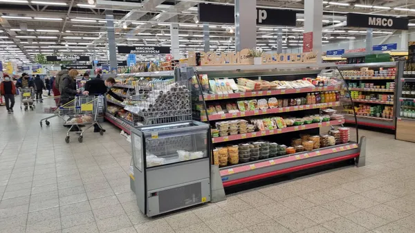 Rusland Petersburg 2021 Shoppers Een Supermarkt Tijdens Coronavirusepidemie — Stockfoto