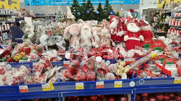 Rússia São Petersburgo 2021 Decorações Natal Brinquedos Venda Supermercado — Fotografia de Stock