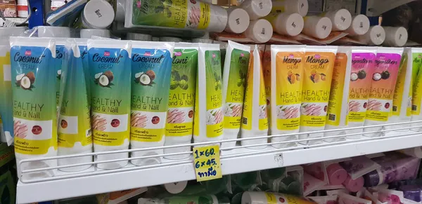 Thaiföld Pattaya 2019 Kozmetikai Termékek Polcokon Egy Thai Szupermarketben — Stock Fotó