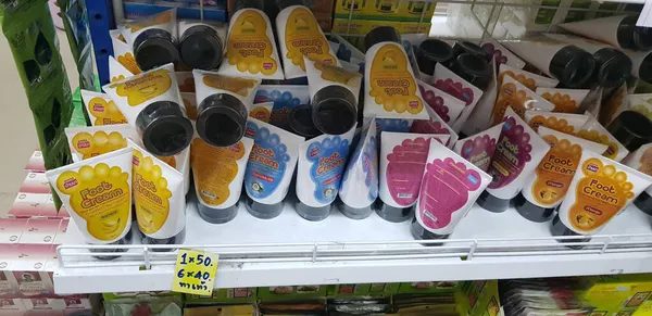 Tailândia Pattaya 2019 Produtos Cosméticos Nas Prateleiras Supermercado Tailandês — Fotografia de Stock