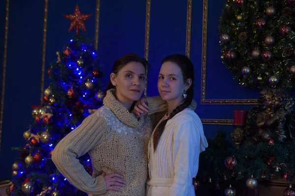 Une Femme Avec Fille Adolescente Sapin Noël — Photo