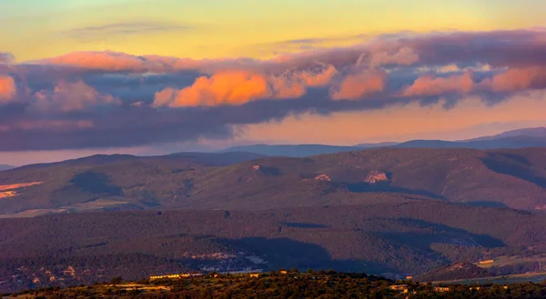 Lilac Západ Slunce Večerních Hodinách Nad Krymskými Horami — Stock fotografie