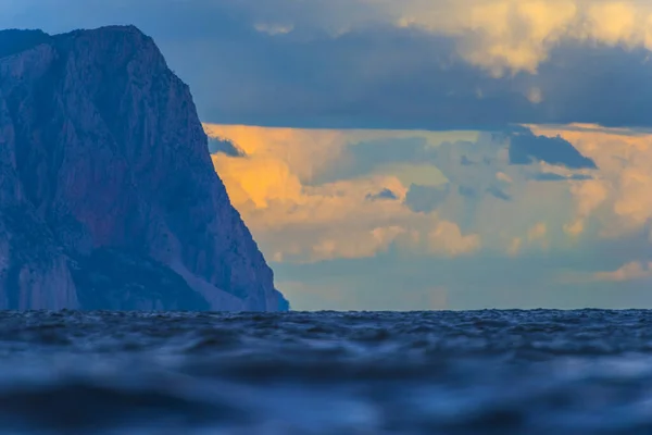 Felsen Und Sonnenuntergang Meer Orange Wolken — Stockfoto