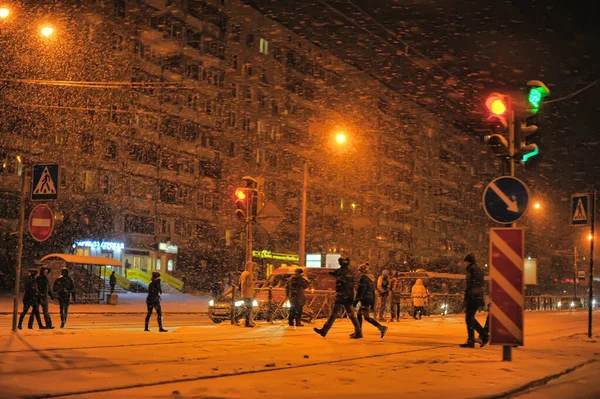 Rusland Petersburg 2021 Straten Slaapgebieden Van Stad Avonds Sneeuw — Stockfoto