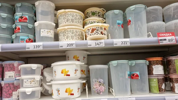 Russia San Pietroburgo 2021 Contenitori Plastica Vendita Supermercato — Foto Stock