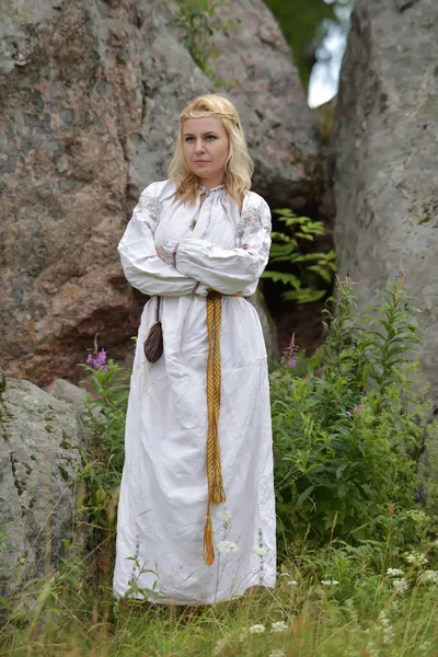 Woman White Vintage Medieval Dress Nature — 图库照片
