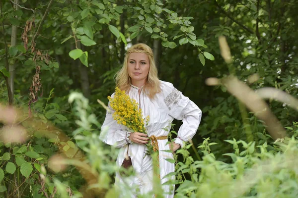 Blonde Woman White Slavic Shirt Greenery Summer — Fotografia de Stock