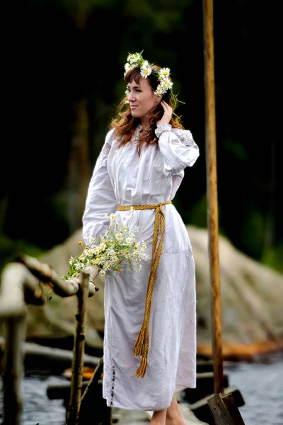 Woman White Vintage Medieval Dress Nature — Stock Photo, Image