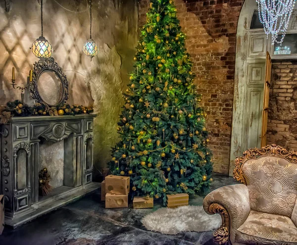 Christmas Tree Old Armchair Fireplace Interior Room — Stockfoto