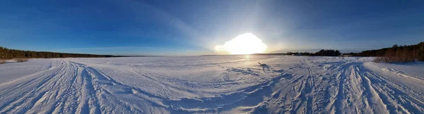 雪に覆われた冬のオンガ湖のパノラマ — ストック写真