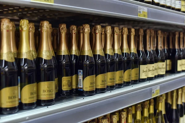 Russia Petersburg 2022 Bottles Champagne Supermarket Sale — Stock Photo, Image