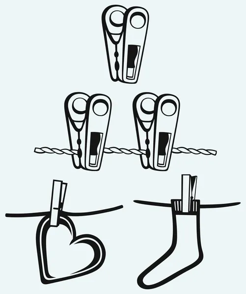 Clothespins 밧줄에. 빨랫줄에 심장입니다. 빨랫줄에 박수의 양말 — 스톡 벡터