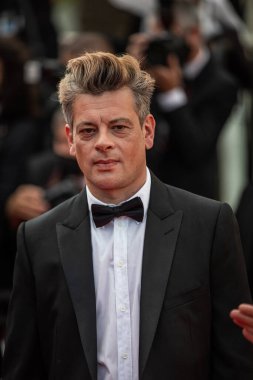 CANNES, FRANCE - 15 Temmuz 2021: Benjamin Biolay 74. Cannes Film Festivali sırasında 