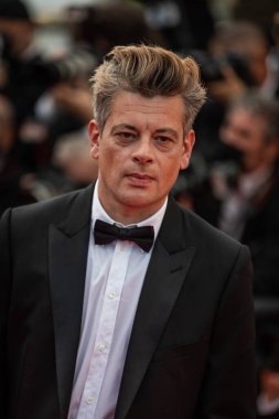 CANNES, FRANCE - 15 Temmuz 2021: Benjamin Biolay 74. Cannes Film Festivali sırasında 