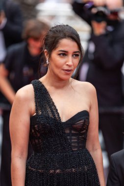 CANES, FRANCE - 16 Temmuz 2021: Leila Bekhti, 74. Cannes Film Festivali 'ndeki 