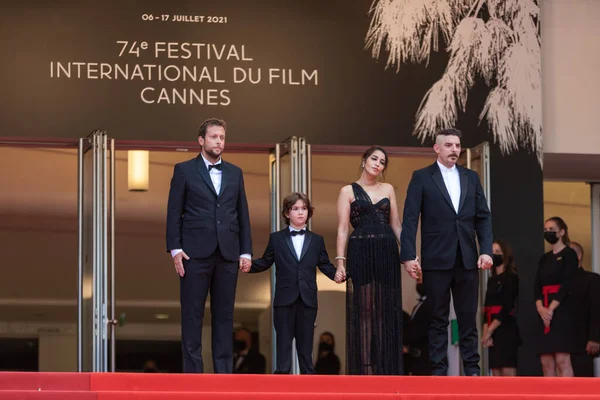 Cannes Frankreich Juli 2021 Joachim Lafosse Gabriel Merz Chammah Lela — Stockfoto