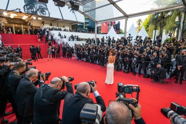 CANNES, FRANCE - 17 Temmuz 2021: Adele Exarchopoulos, 74. yıllık Cannes Film Festivali sırasında 