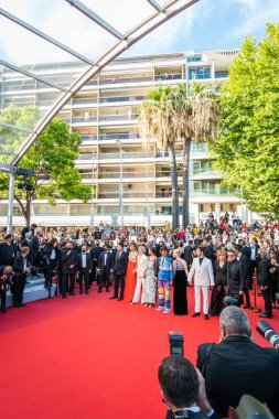 CANNES, FRANCE - 17 Temmuz 2021: Song Kang-Ho, Maggie Gyllenhaal, Jessica Hausner, Mati Diop, Spike Lee, Mlanie Laurent, Tahar Rahim, Mylne Farmer ve Kleber Mendona Filho 