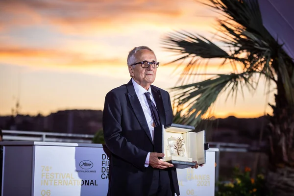 Kannes Francja Lipiec 2021 Marco Bellocchio Pozuje Nagrodą Honorową Podczas — Zdjęcie stockowe