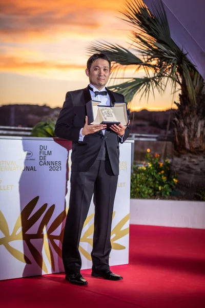 Cannes Γαλλια Ιουλιου 2021 Ryusuke Hamaguchi Ποζάρει Βραβείο Καλύτερου Σεναρίου — Φωτογραφία Αρχείου