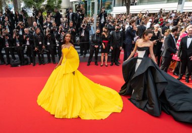 CANNES, FRANCE - 18 Mayıs 2022: Jasmine Tookes, Palais des Festivals 'te düzenlenen 75.