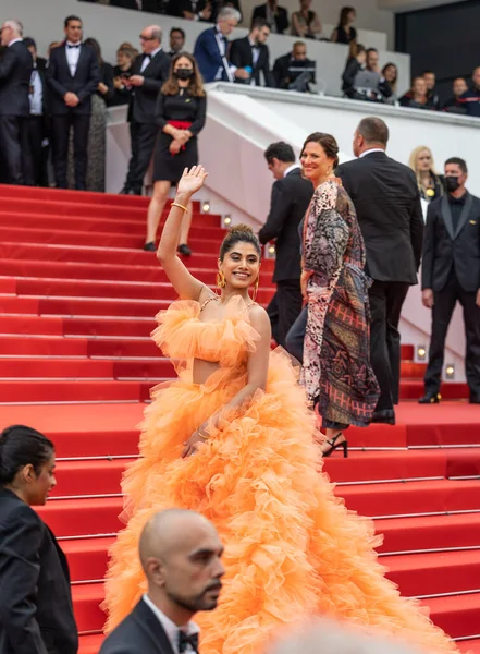CANNES, FRANCE - 18 Mayıs 2022: Malvika Sitlani, Palais des Festivals 'te düzenlenen 75.