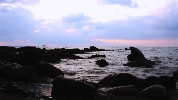 在晚上的海岸 — 图库视频影像