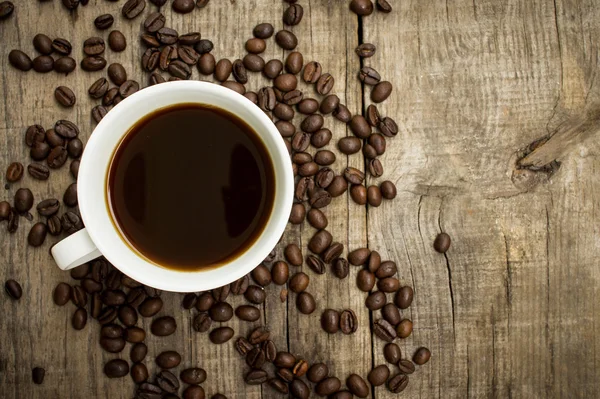 Tazza di caffè con fagioli — Foto Stock