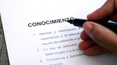 bilgi (Ispanyolca kalemle çizerek)