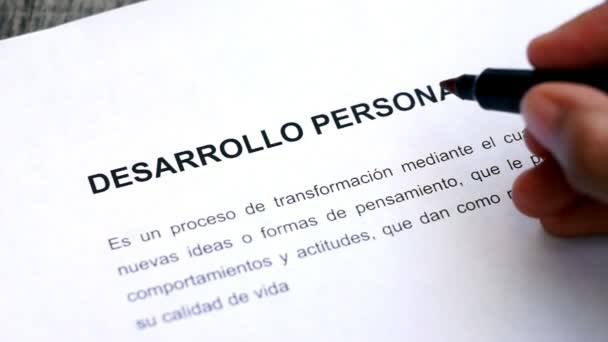 Circling Personal Development with a pen (In Spanish) — Stock Video