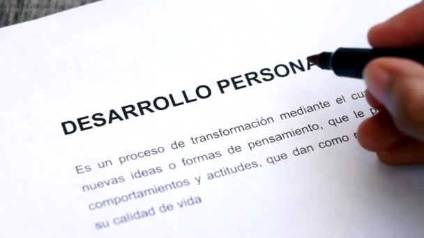 Persönliche Entwicklung mit einem Stift umkreisen (auf Spanisch))
