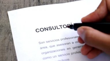 danışmanlık (Ispanyolca kalemle çizerek)