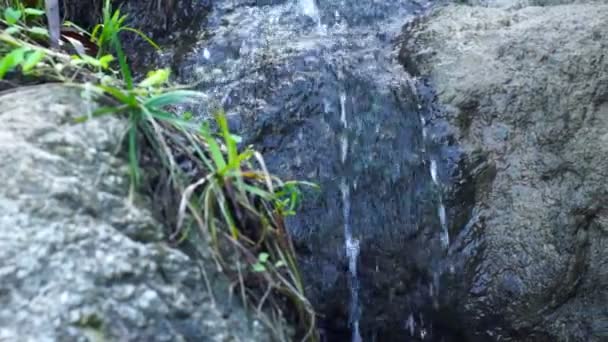 Dolly shot of a waterfall — Stock Video